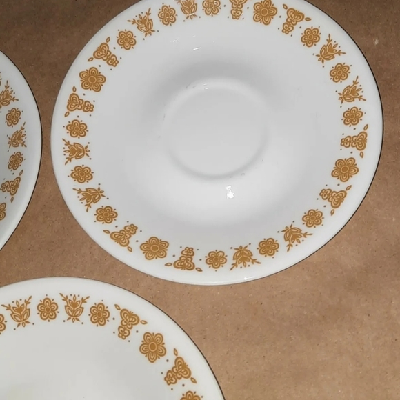 Corelle Plates Butterfly Gold - Picture 4 of 7